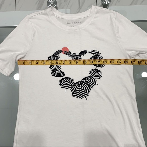 Banana Republic | Women | White Heart Umbrella Graphic Crew Neck Tee | Small - Picture 7 of 9